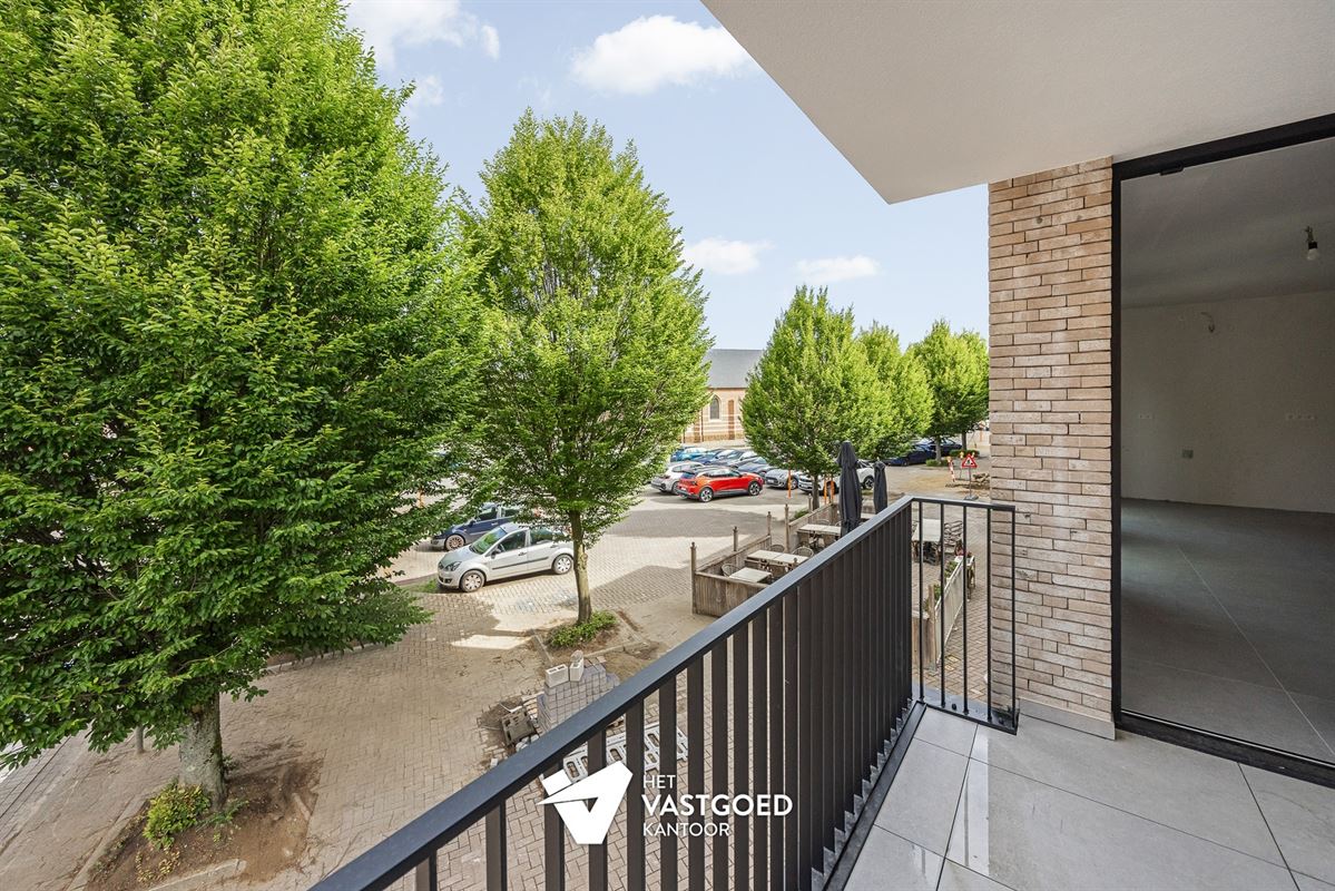COMFORTABEL APPARTEMENT MET RUIM TERRAS OP DE EERSTE VERDIEPING