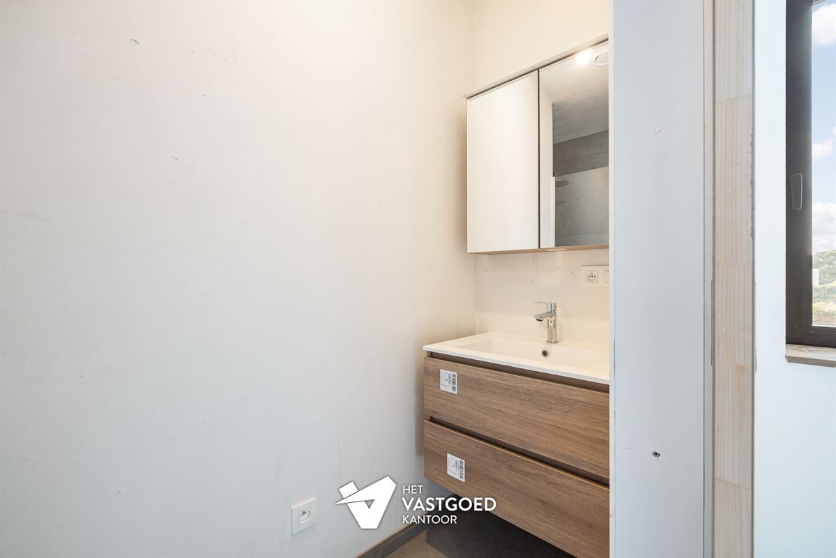 COMFORTABEL APPARTEMENT MET RUIM TERRAS OP DE EERSTE VERDIEPING