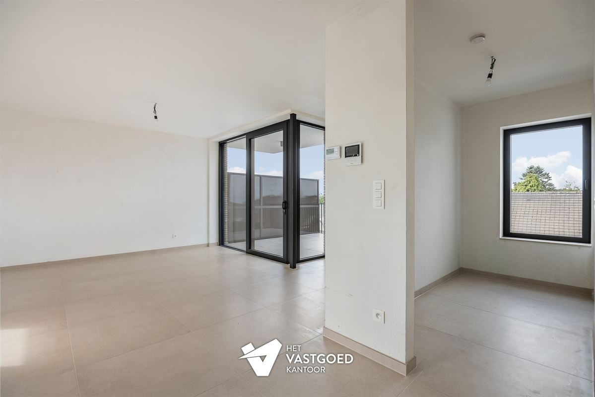 RUIM 2-SLAAPKAMERAPPARTEMENT OP DE BOVENSTE VERDIEPING