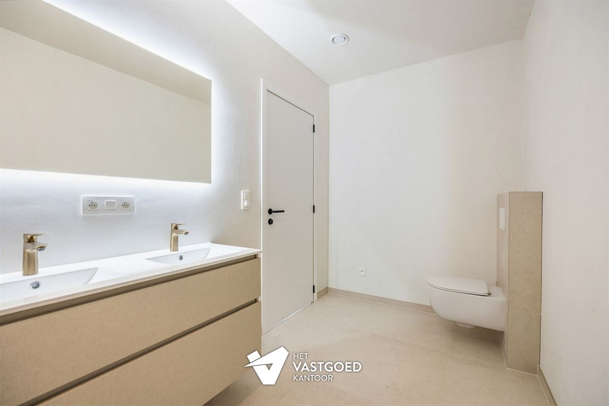 RUIM 2-SLAAPKAMERAPPARTEMENT OP DE BOVENSTE VERDIEPING