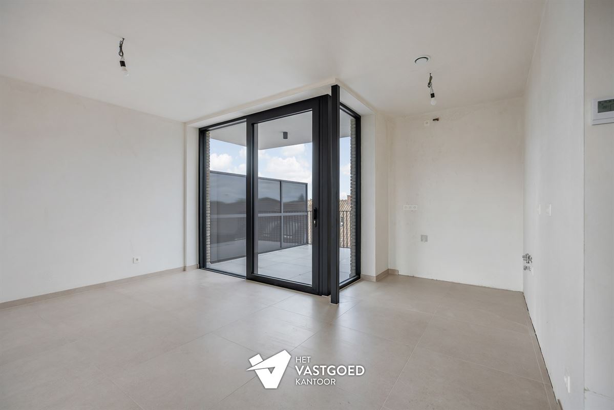 RUIM 2-SLAAPKAMERAPPARTEMENT OP DE BOVENSTE VERDIEPING