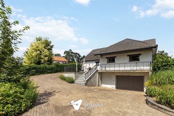 KARAKTERVOLLE WONING OP RUIM PERCEEL VAN 12A MET RUSTIGE TOCH CENTRALE LIGGING