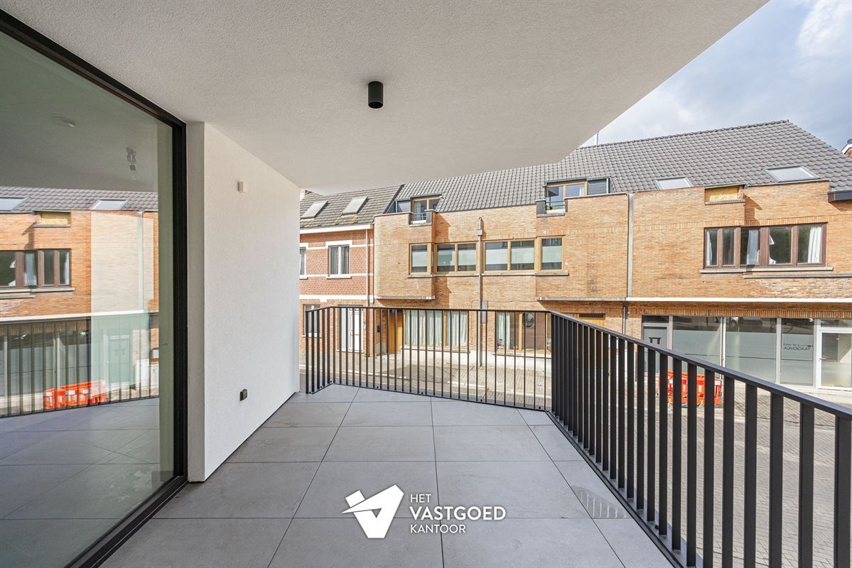 COMFORTABEL APPARTEMENT MET RUIM TERRAS OP DE EERSTE VERDIEPING