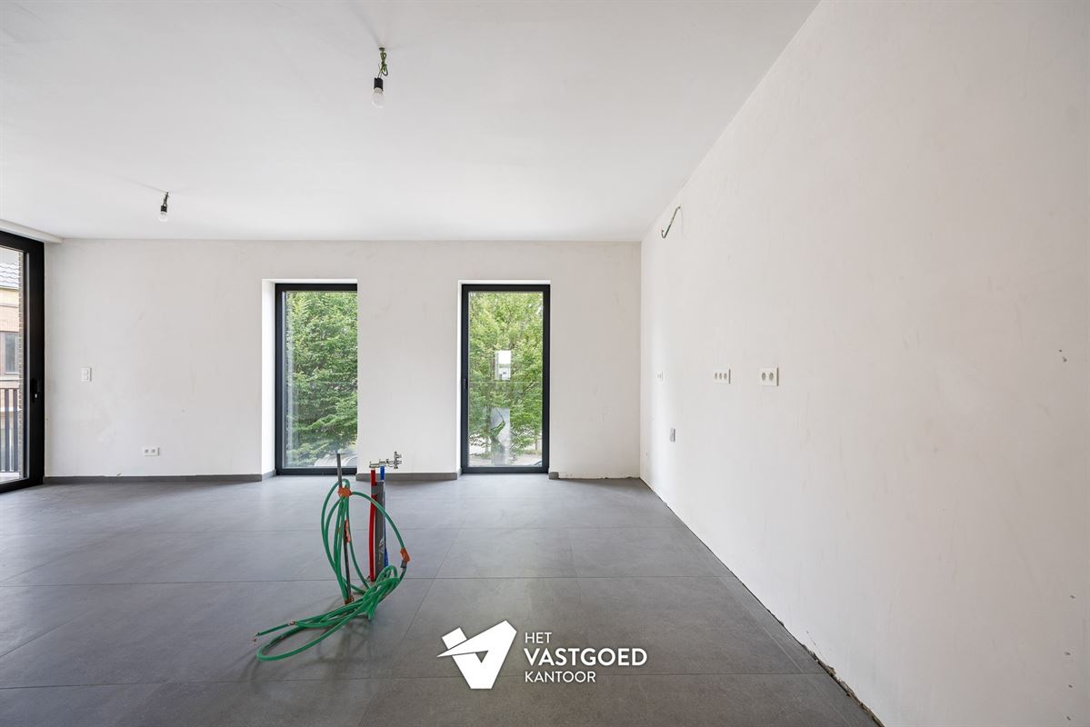 COMFORTABEL APPARTEMENT MET RUIM TERRAS OP DE EERSTE VERDIEPING