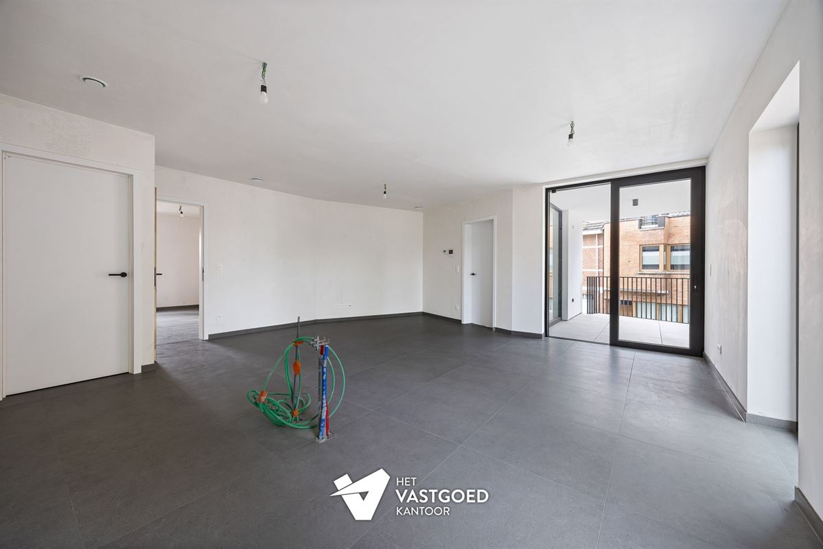 COMFORTABEL APPARTEMENT MET RUIM TERRAS OP DE EERSTE VERDIEPING