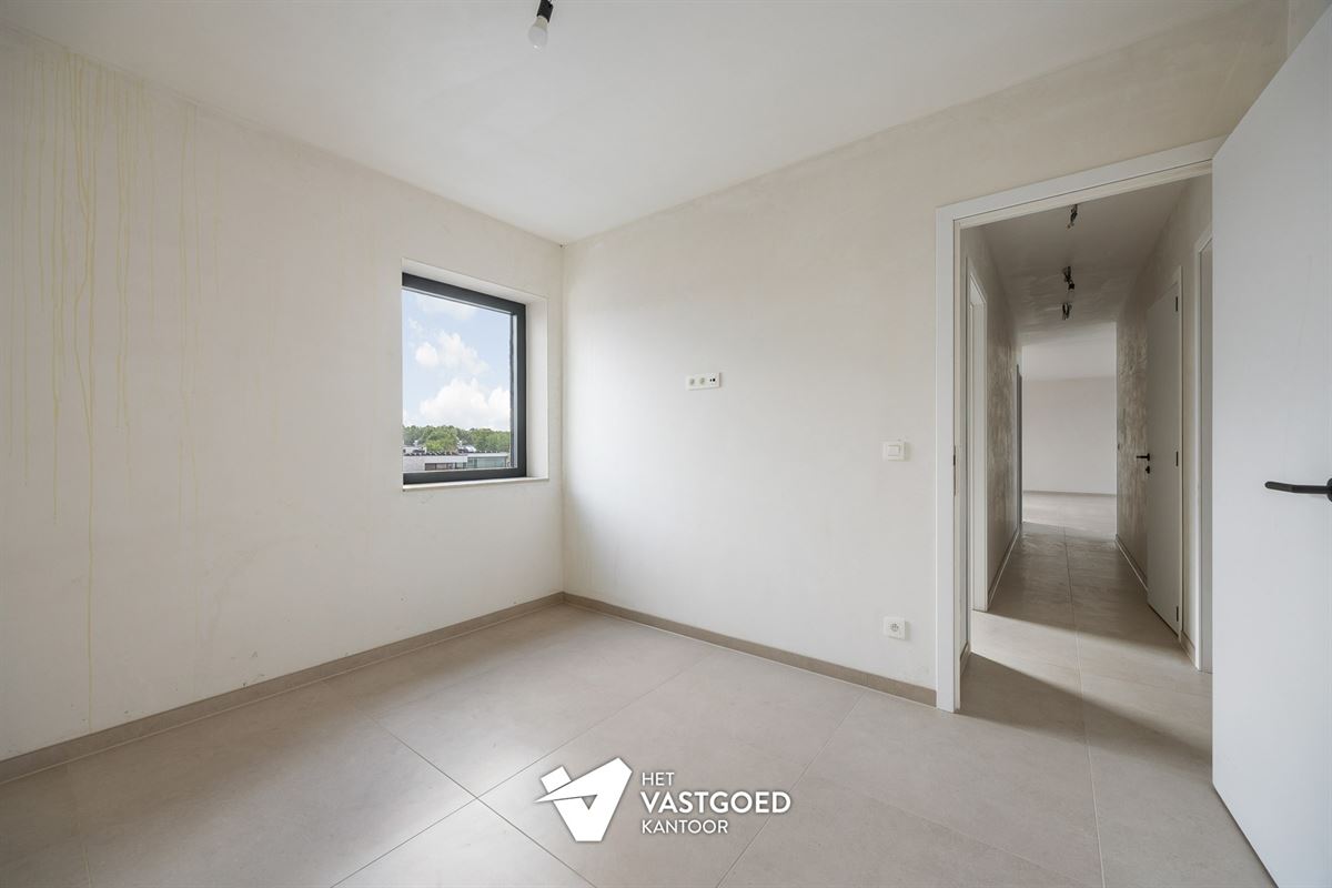 RUIM 2-SLAAPKAMERAPPARTEMENT OP DE BOVENSTE VERDIEPING