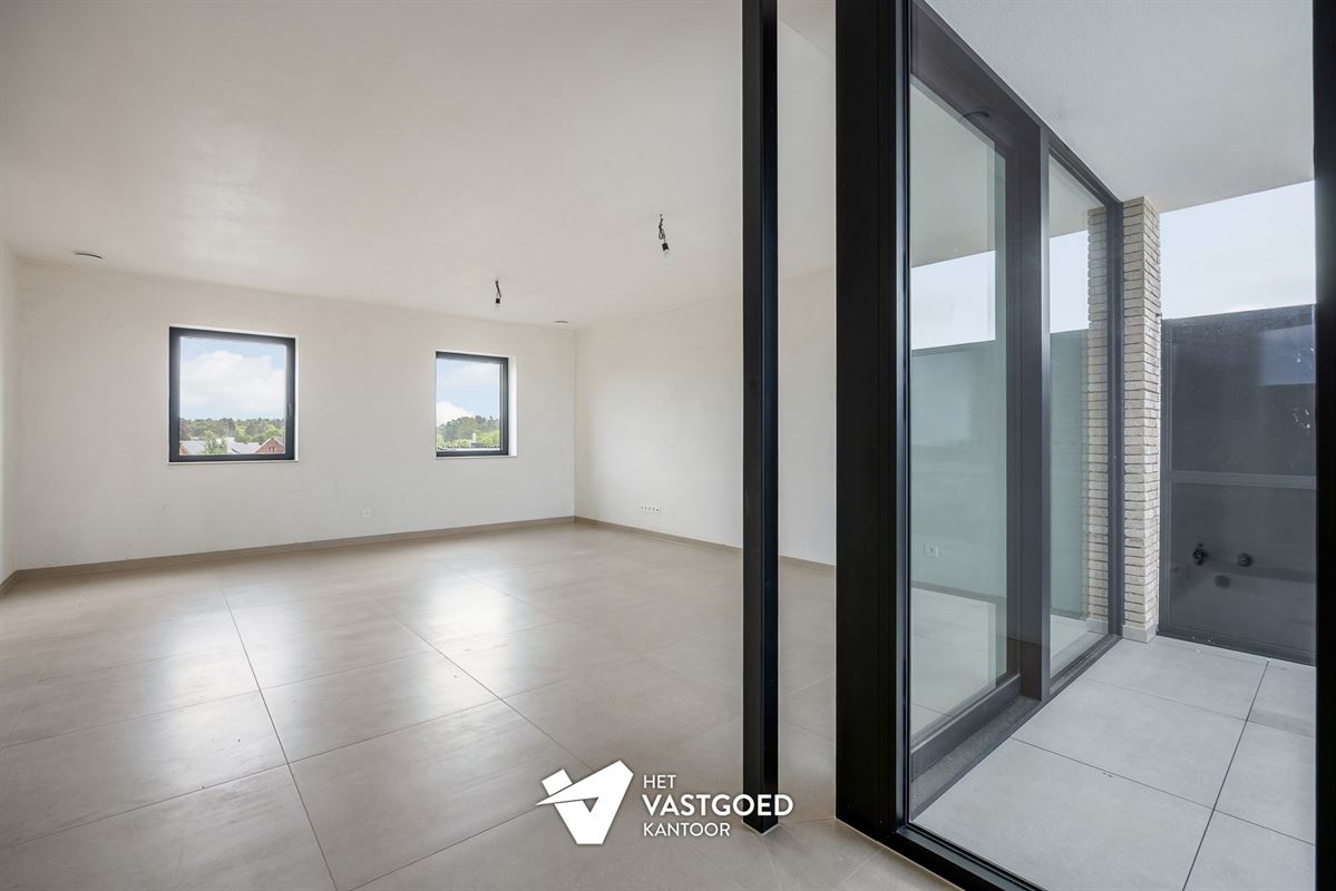 RUIM 2-SLAAPKAMERAPPARTEMENT OP DE BOVENSTE VERDIEPING