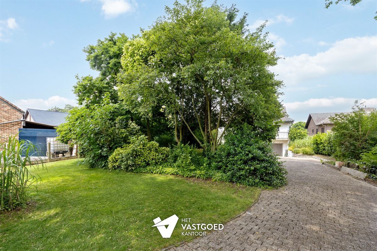 KARAKTERVOLLE WONING OP RUIM PERCEEL VAN 12A MET RUSTIGE TOCH CENTRALE LIGGING