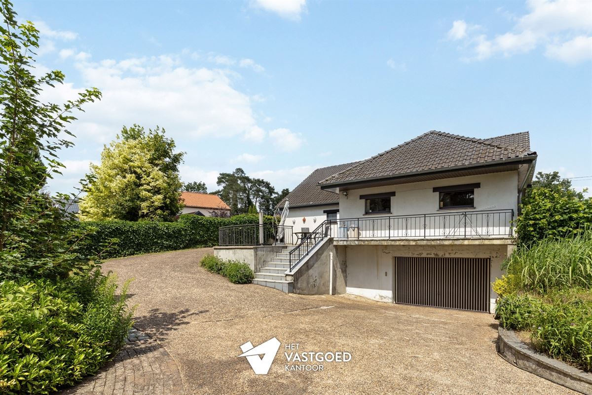 KARAKTERVOLLE WONING OP RUIM PERCEEL VAN 12A MET RUSTIGE TOCH CENTRALE LIGGING