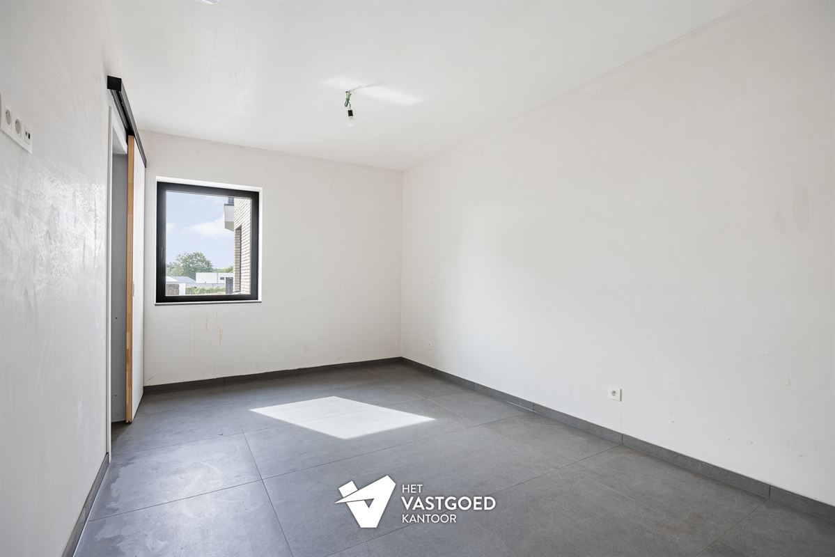 COMFORTABEL APPARTEMENT MET RUIM TERRAS OP DE EERSTE VERDIEPING