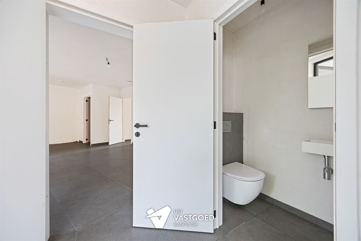 COMFORTABEL APPARTEMENT MET RUIM TERRAS OP DE EERSTE VERDIEPING