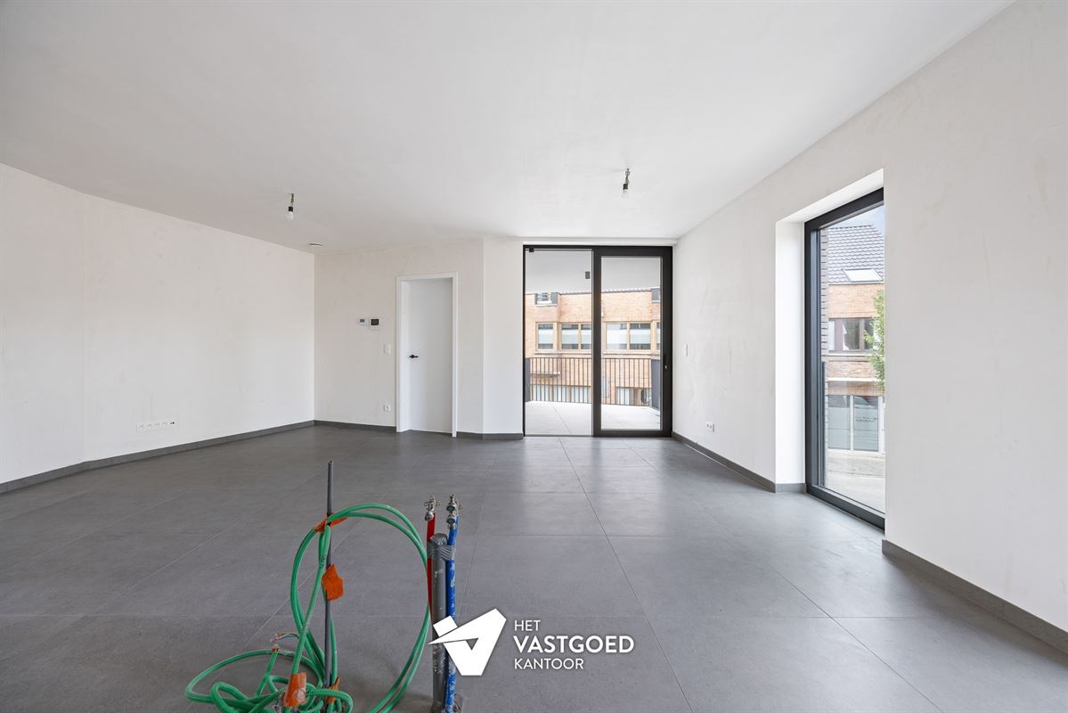 COMFORTABEL APPARTEMENT MET RUIM TERRAS OP DE EERSTE VERDIEPING