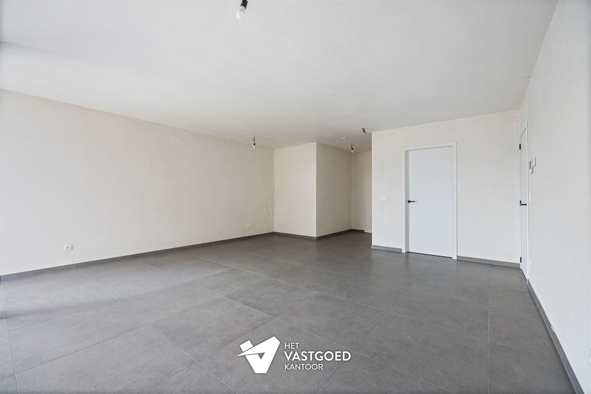 RUIM 1-SLAAPKAMERAPPARTEMENT MET AANGENAME BUITENRUIMTE