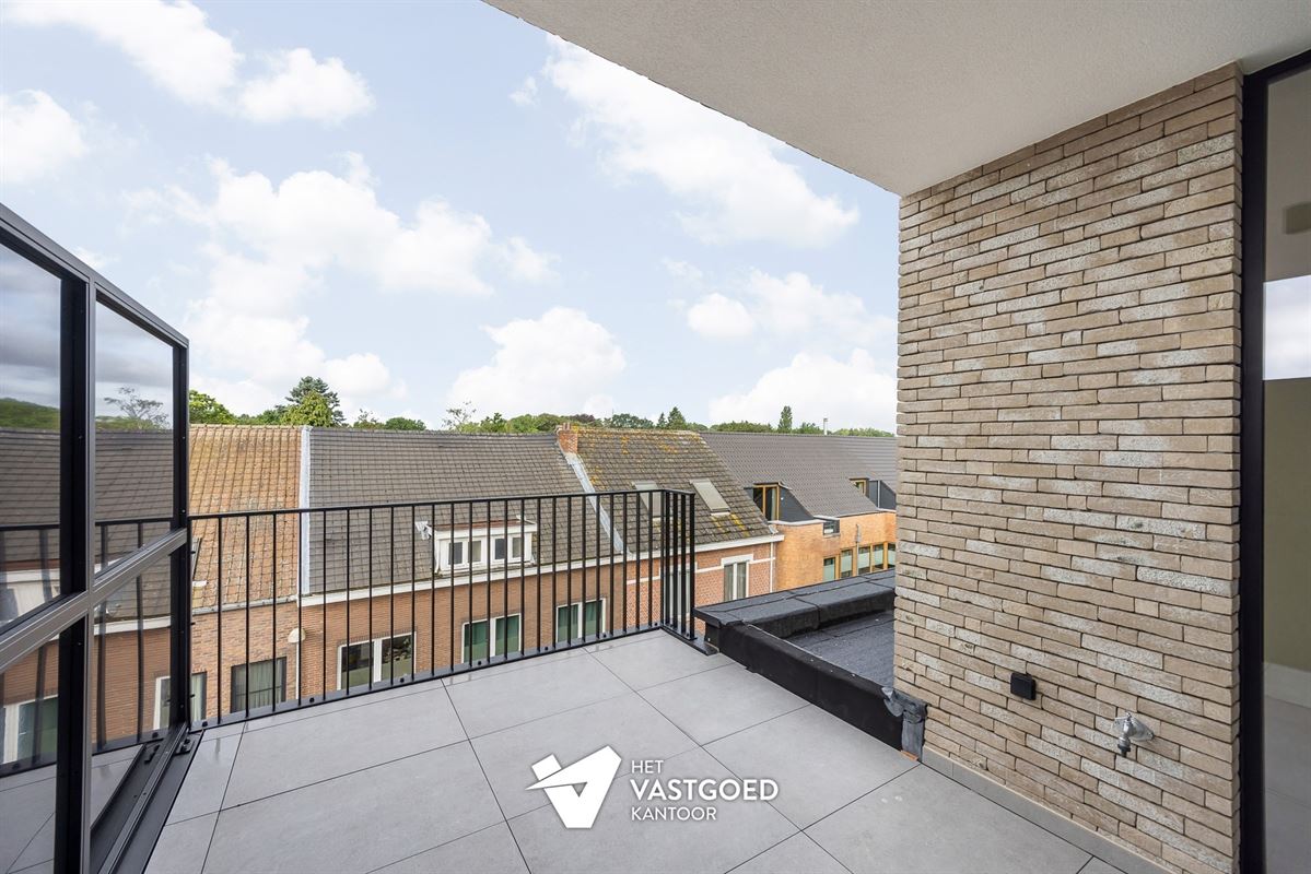 RUIM 2-SLAAPKAMERAPPARTEMENT OP DE BOVENSTE VERDIEPING