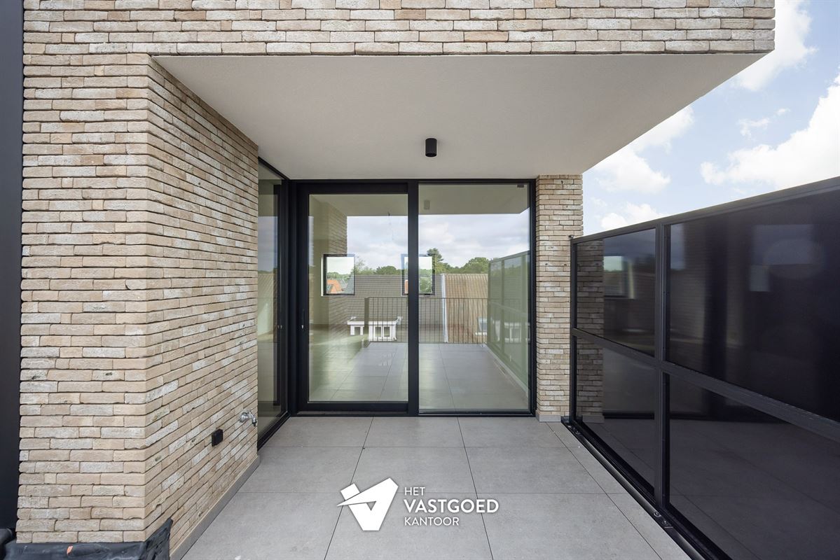 RUIM 2-SLAAPKAMERAPPARTEMENT OP DE BOVENSTE VERDIEPING