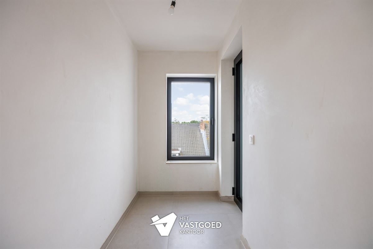 RUIM 2-SLAAPKAMERAPPARTEMENT OP DE BOVENSTE VERDIEPING