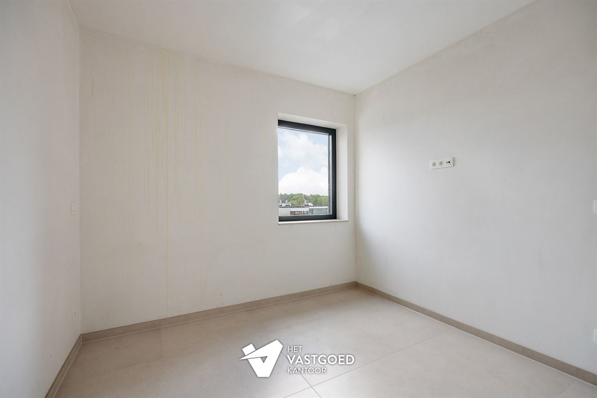 RUIM 2-SLAAPKAMERAPPARTEMENT OP DE BOVENSTE VERDIEPING