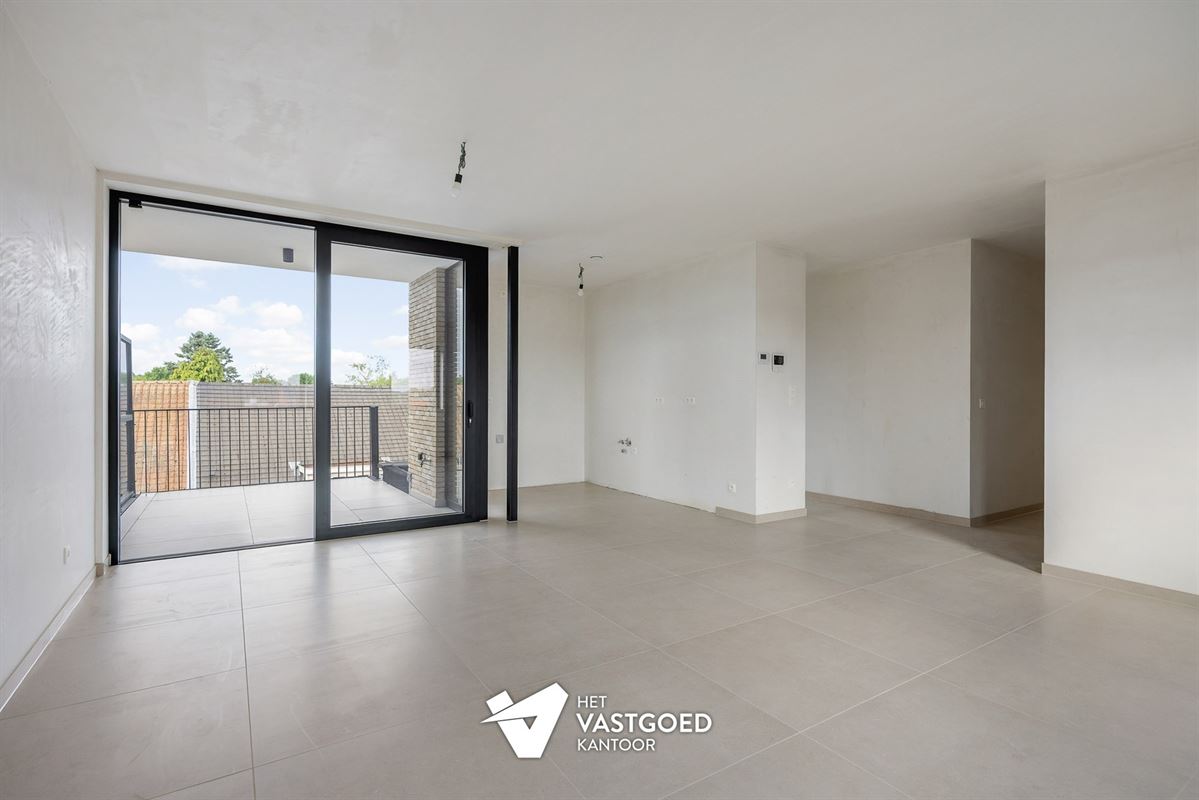 RUIM 2-SLAAPKAMERAPPARTEMENT OP DE BOVENSTE VERDIEPING