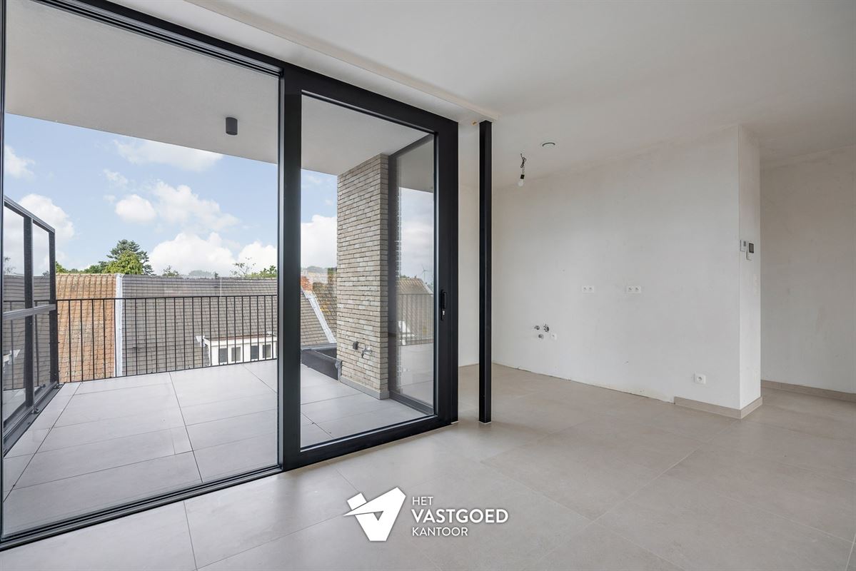 RUIM 2-SLAAPKAMERAPPARTEMENT OP DE BOVENSTE VERDIEPING
