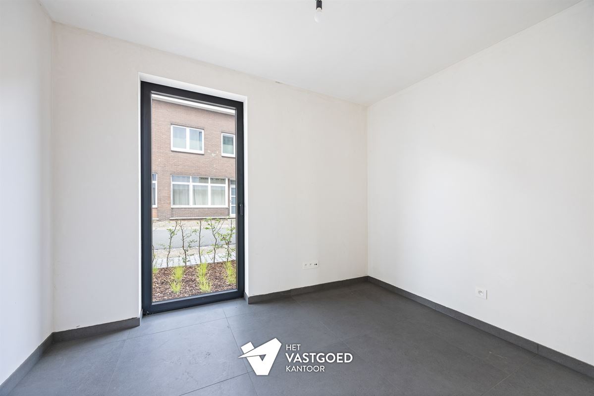 RUIM GELIJKVLOERS APPARTEMENT MET UITZONDERLIJKE BUITENRUIMTE