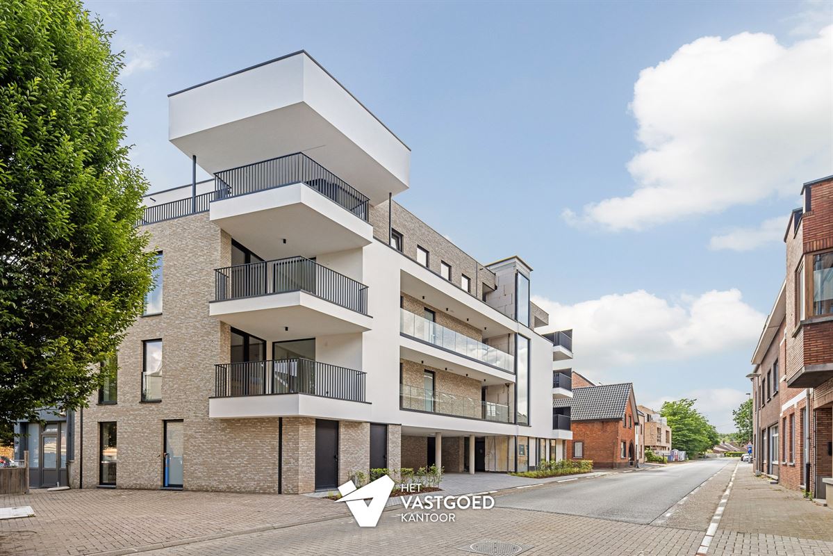 COMFORTABEL APPARTEMENT MET RUIM TERRAS OP DE EERSTE VERDIEPING