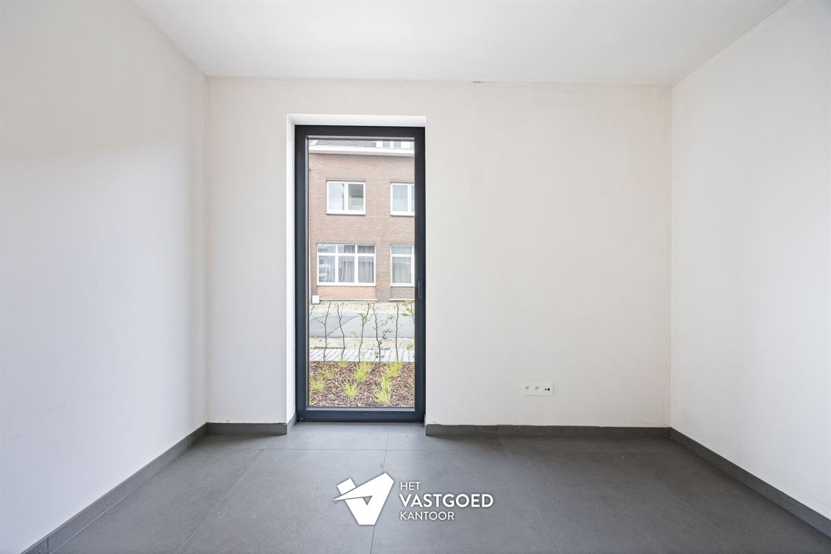 RUIM GELIJKVLOERS APPARTEMENT MET UITZONDERLIJKE BUITENRUIMTE