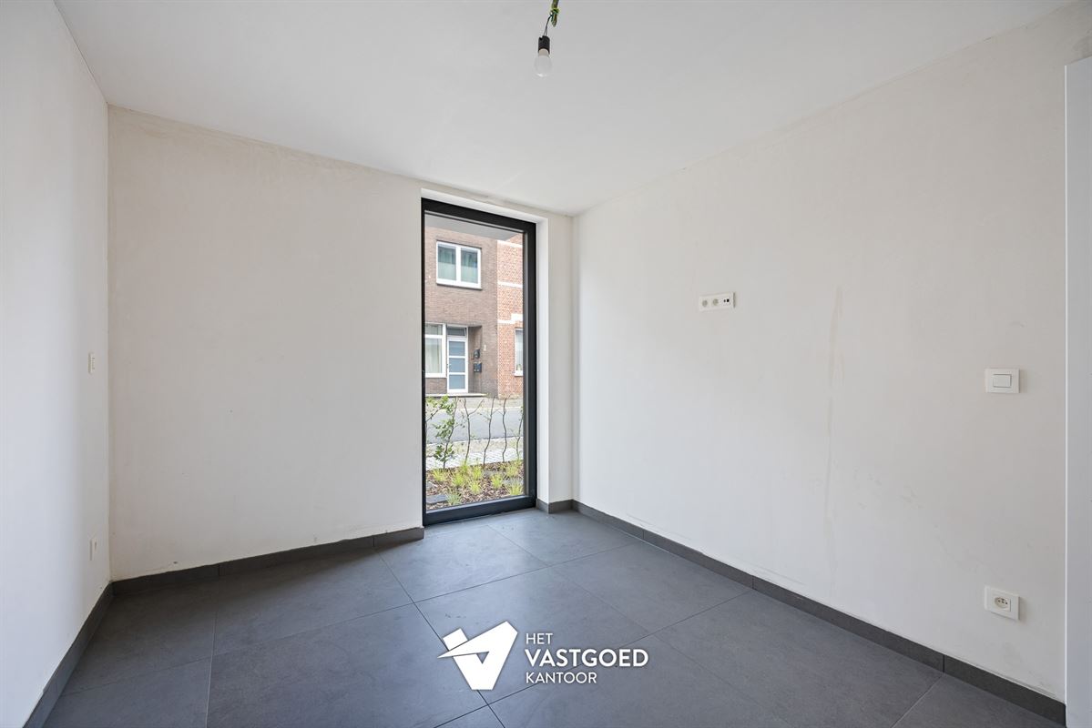 RUIM GELIJKVLOERS APPARTEMENT MET UITZONDERLIJKE BUITENRUIMTE