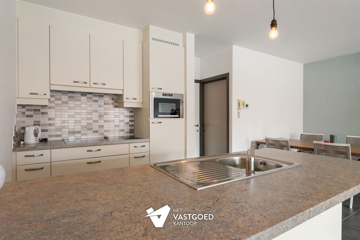 GELIJKVLOERS APPARTEMENT IN CENTRUM INCLUSIEF GARAGE