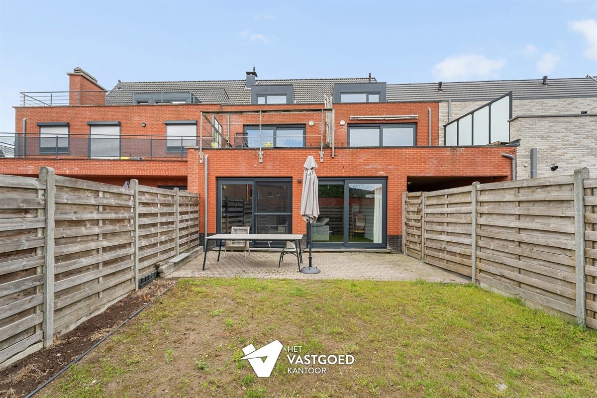 GELIJKVLOERS APPARTEMENT IN CENTRUM INCLUSIEF GARAGE