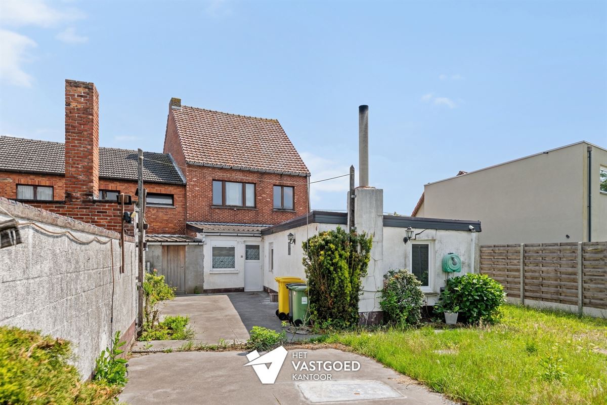 WONING MET POTENTIEEL EN CA 90M2 BIJGEBOUWEN OP MOOIE LIGGING