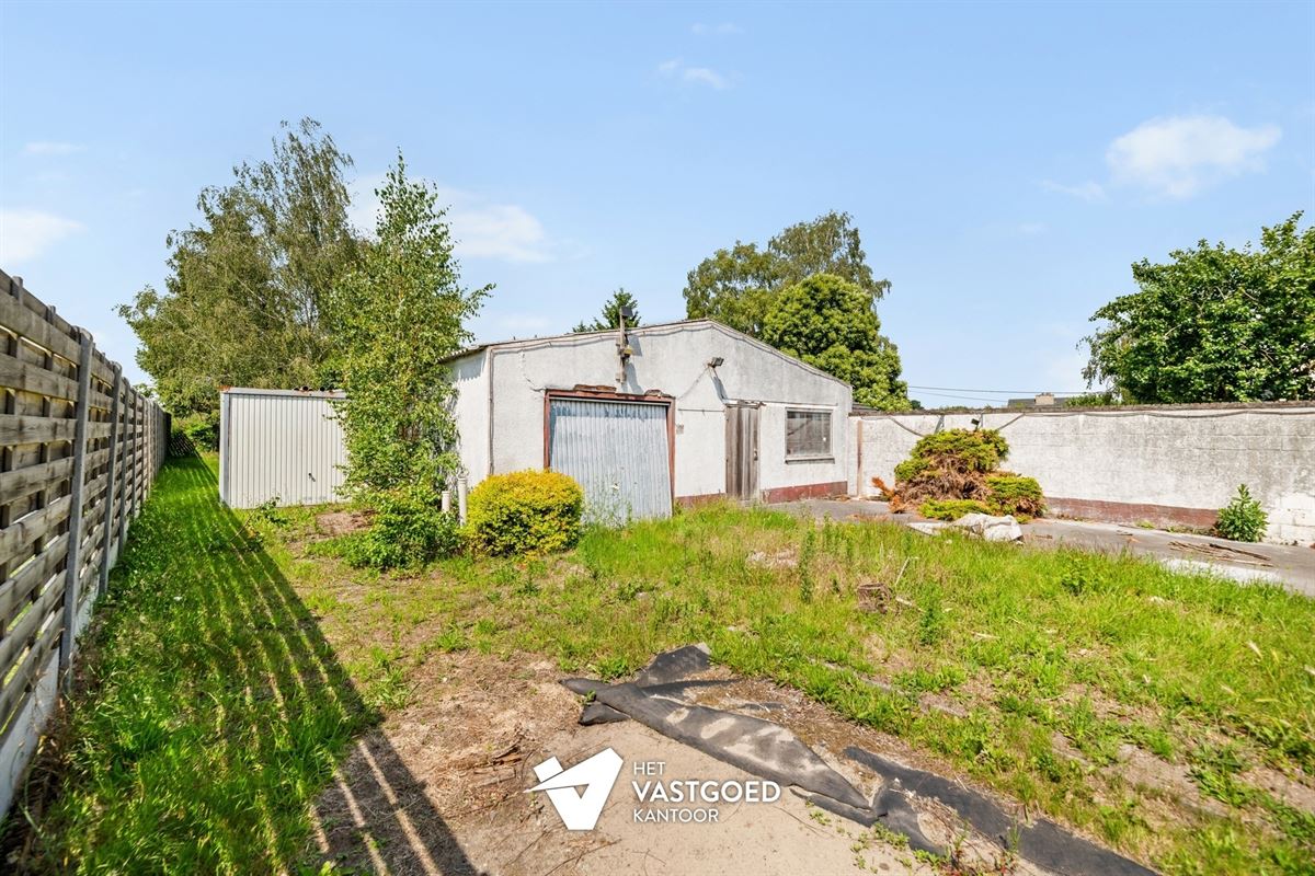 WONING MET POTENTIEEL EN CA 90M2 BIJGEBOUWEN OP MOOIE LIGGING