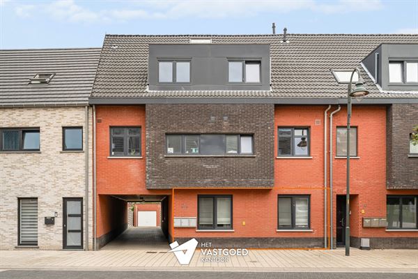 GELIJKVLOERS APPARTEMENT IN CENTRUM INCLUSIEF GARAGE