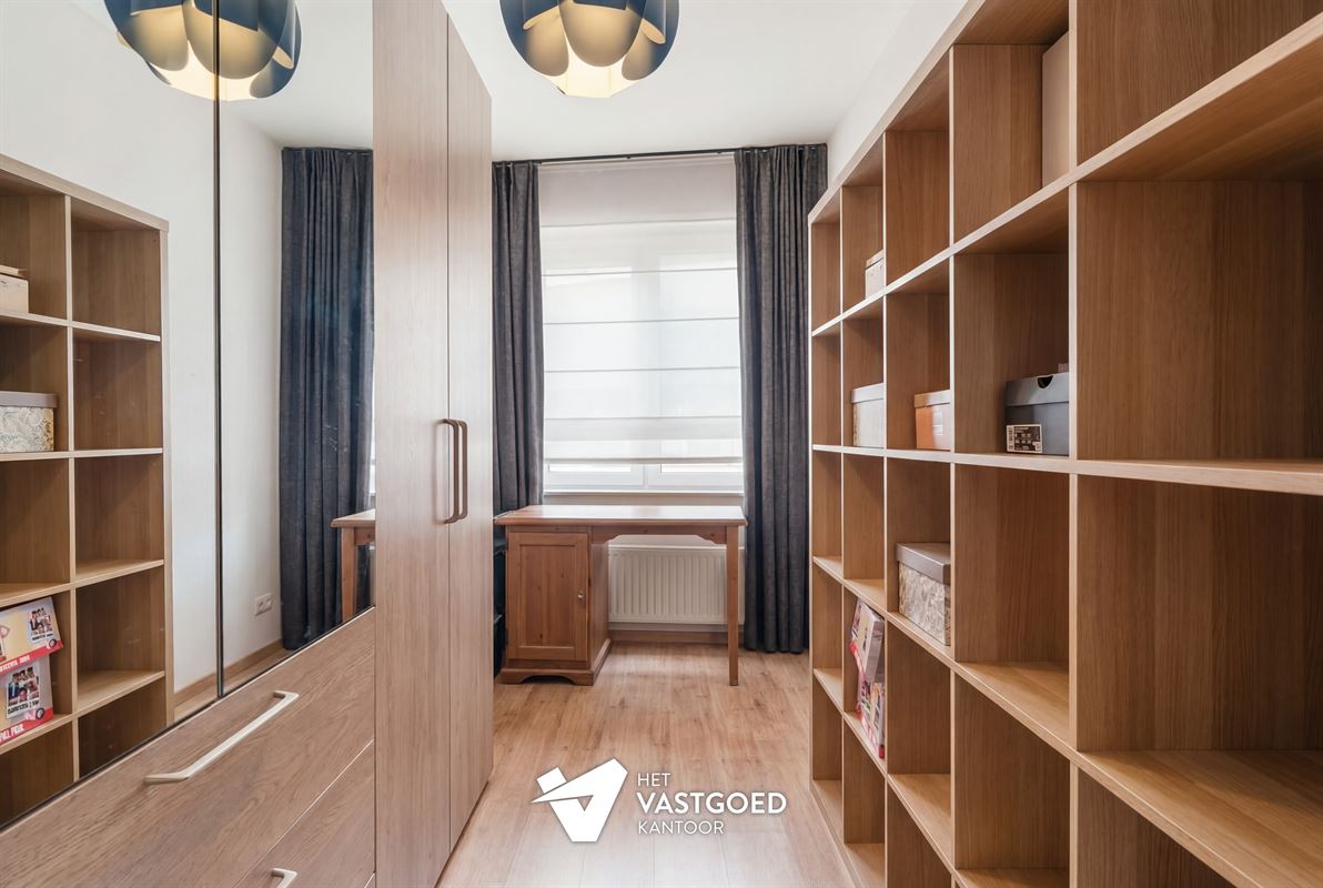 GELIJKVLOERS APPARTEMENT IN CENTRUM INCLUSIEF GARAGE