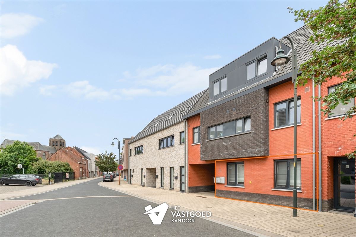 GELIJKVLOERS APPARTEMENT IN CENTRUM INCLUSIEF GARAGE