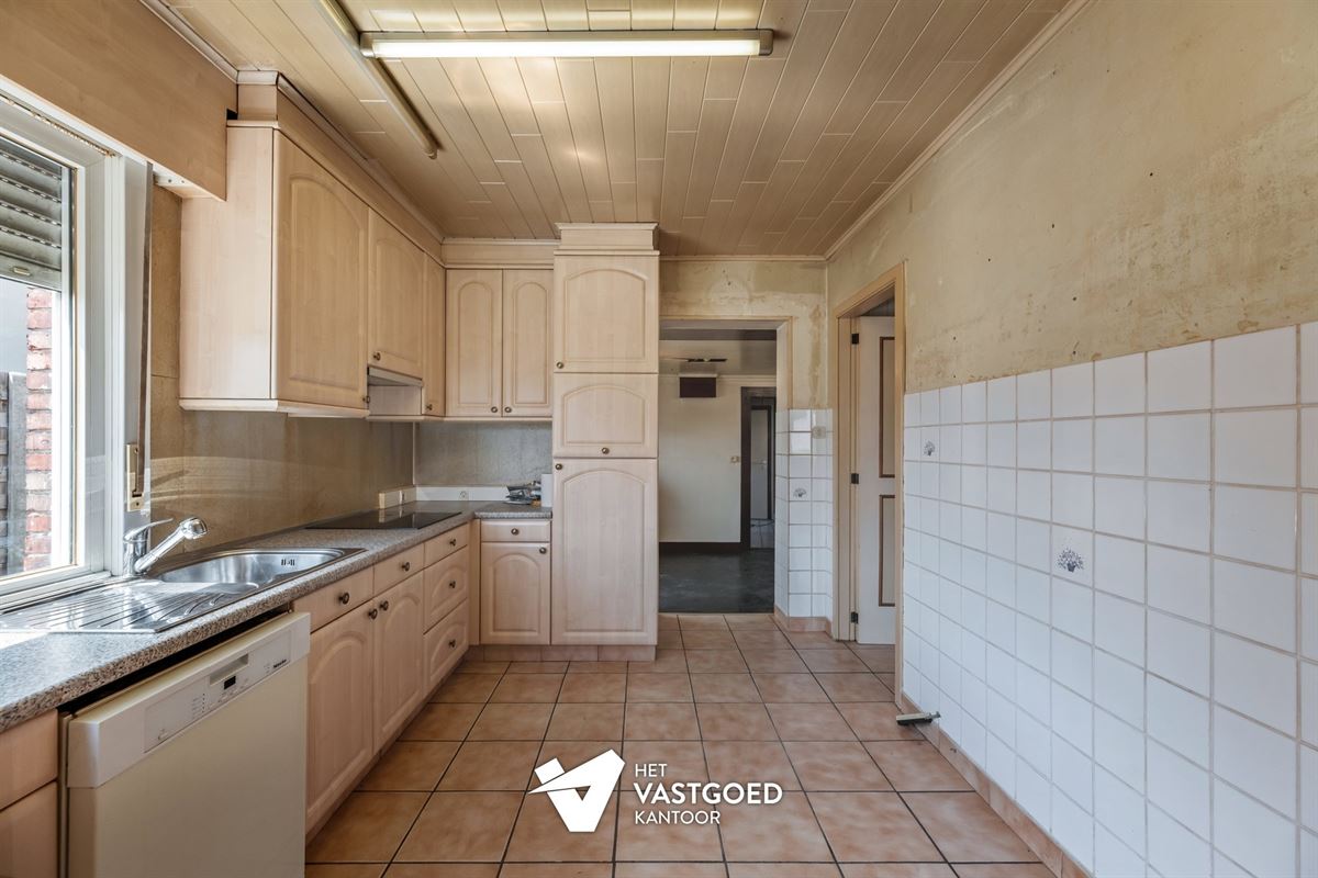 WONING MET POTENTIEEL EN CA 90M2 BIJGEBOUWEN OP MOOIE LIGGING