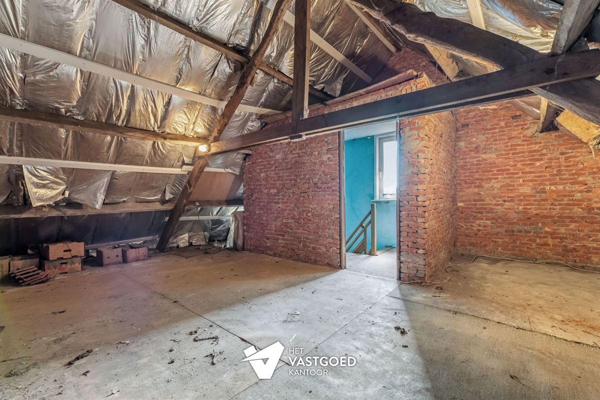 WONING MET POTENTIEEL EN CA 90M2 BIJGEBOUWEN OP MOOIE LIGGING