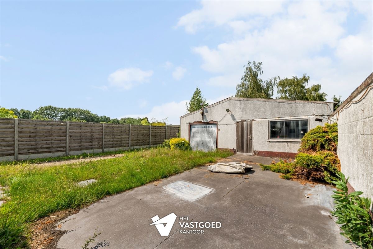 WONING MET POTENTIEEL EN CA 90M2 BIJGEBOUWEN OP MOOIE LIGGING