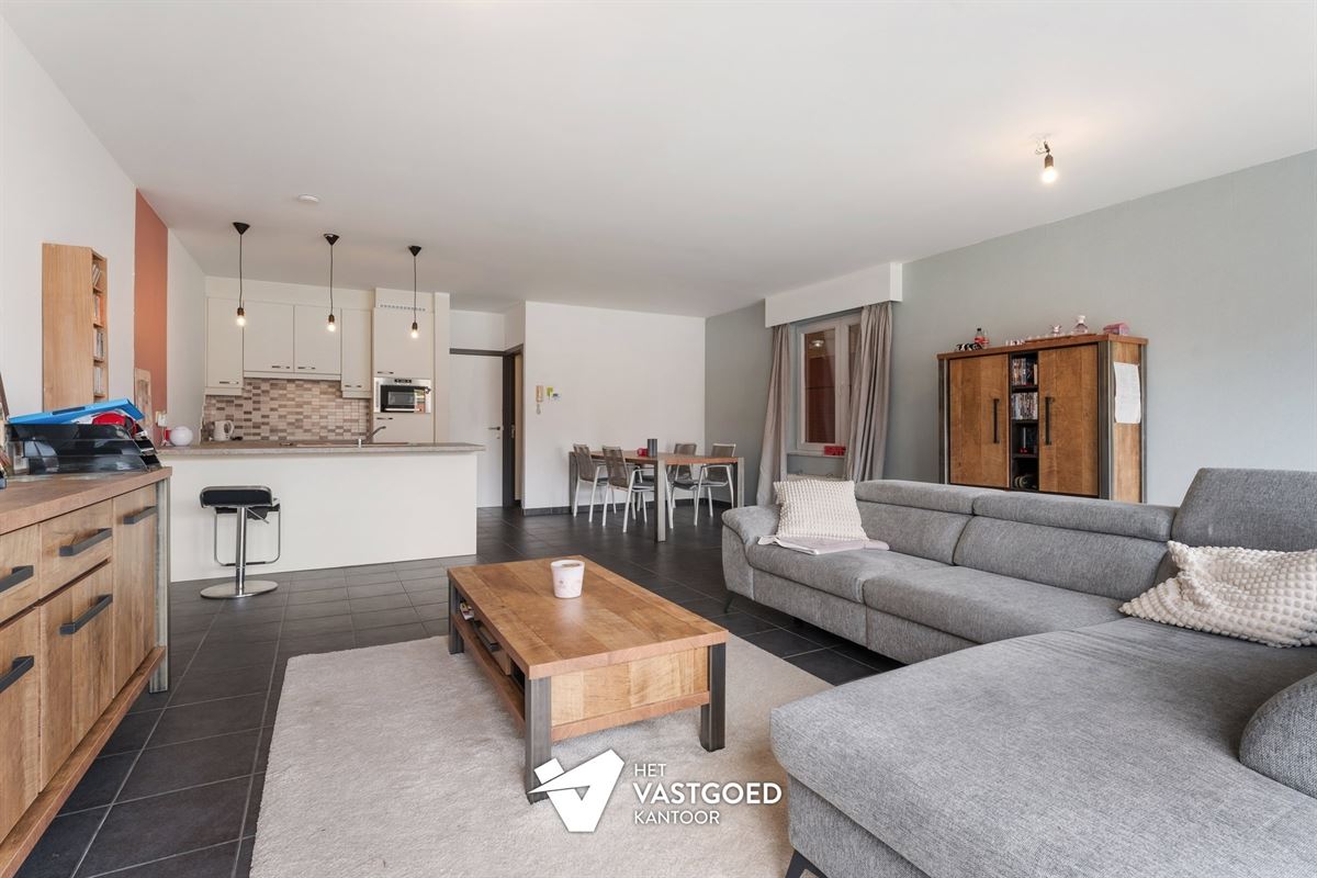 GELIJKVLOERS APPARTEMENT IN CENTRUM INCLUSIEF GARAGE
