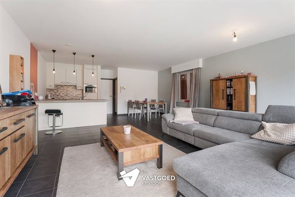 GELIJKVLOERS APPARTEMENT IN CENTRUM INCLUSIEF GARAGE