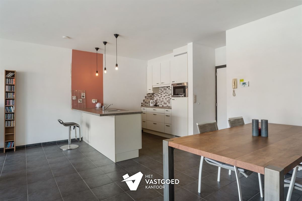 GELIJKVLOERS APPARTEMENT IN CENTRUM INCLUSIEF GARAGE