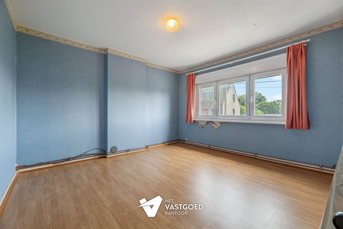WONING MET POTENTIEEL EN CA 90M2 BIJGEBOUWEN OP MOOIE LIGGING