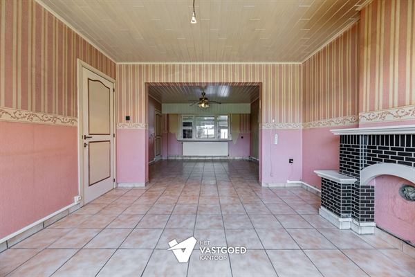 WONING MET POTENTIEEL EN CA 90M2 BIJGEBOUWEN OP MOOIE LIGGING