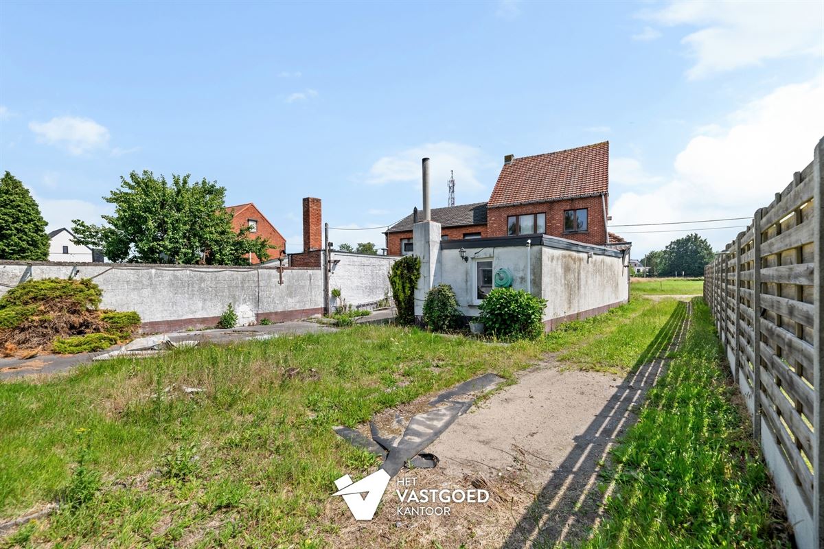 WONING MET POTENTIEEL EN CA 90M2 BIJGEBOUWEN OP MOOIE LIGGING