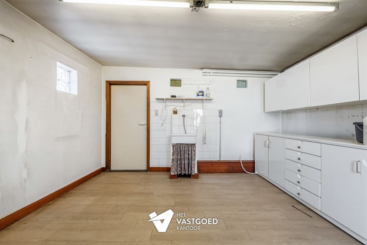 WONING MET POTENTIEEL EN CA 90M2 BIJGEBOUWEN OP MOOIE LIGGING