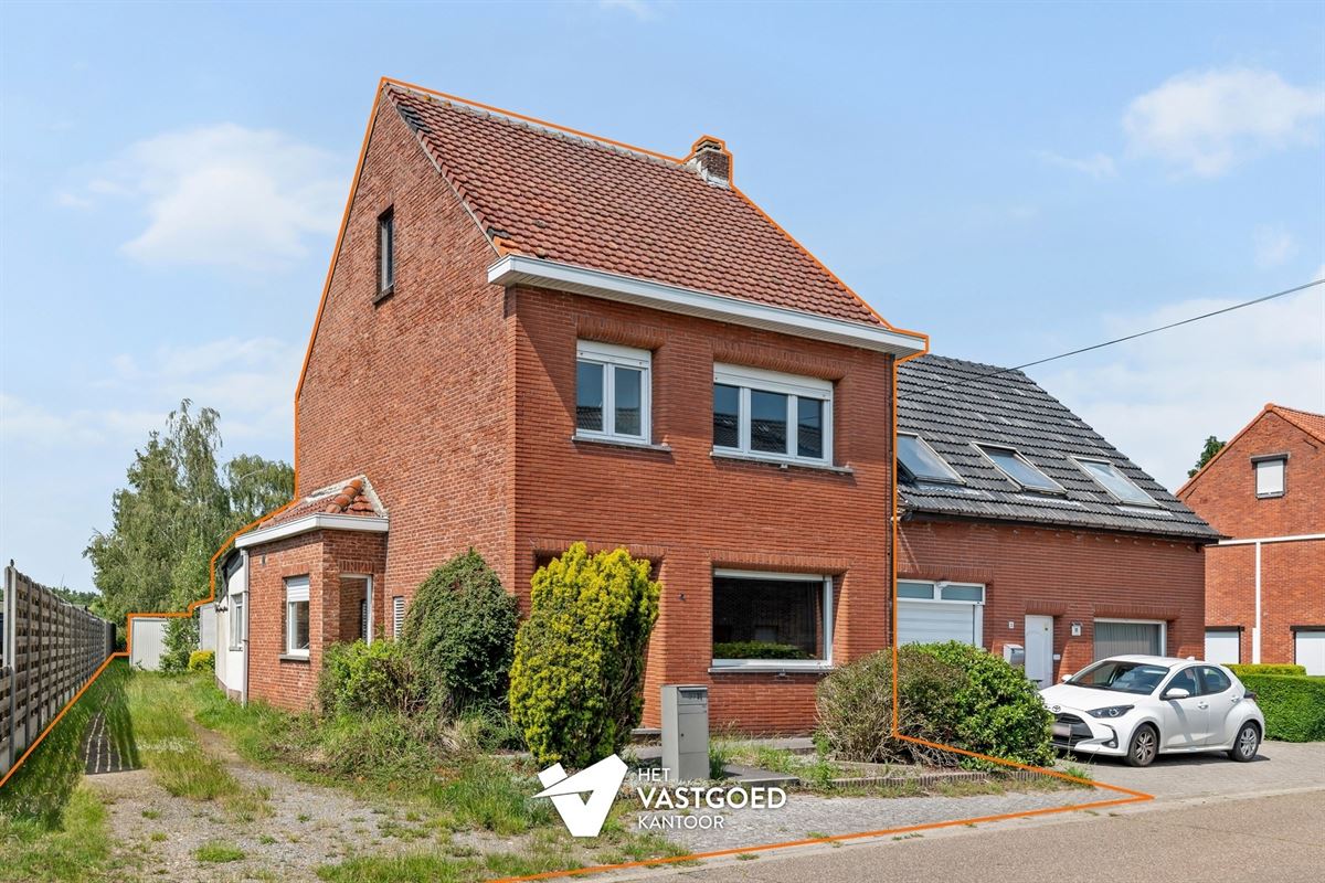 WONING MET POTENTIEEL EN CA 90M2 BIJGEBOUWEN OP MOOIE LIGGING