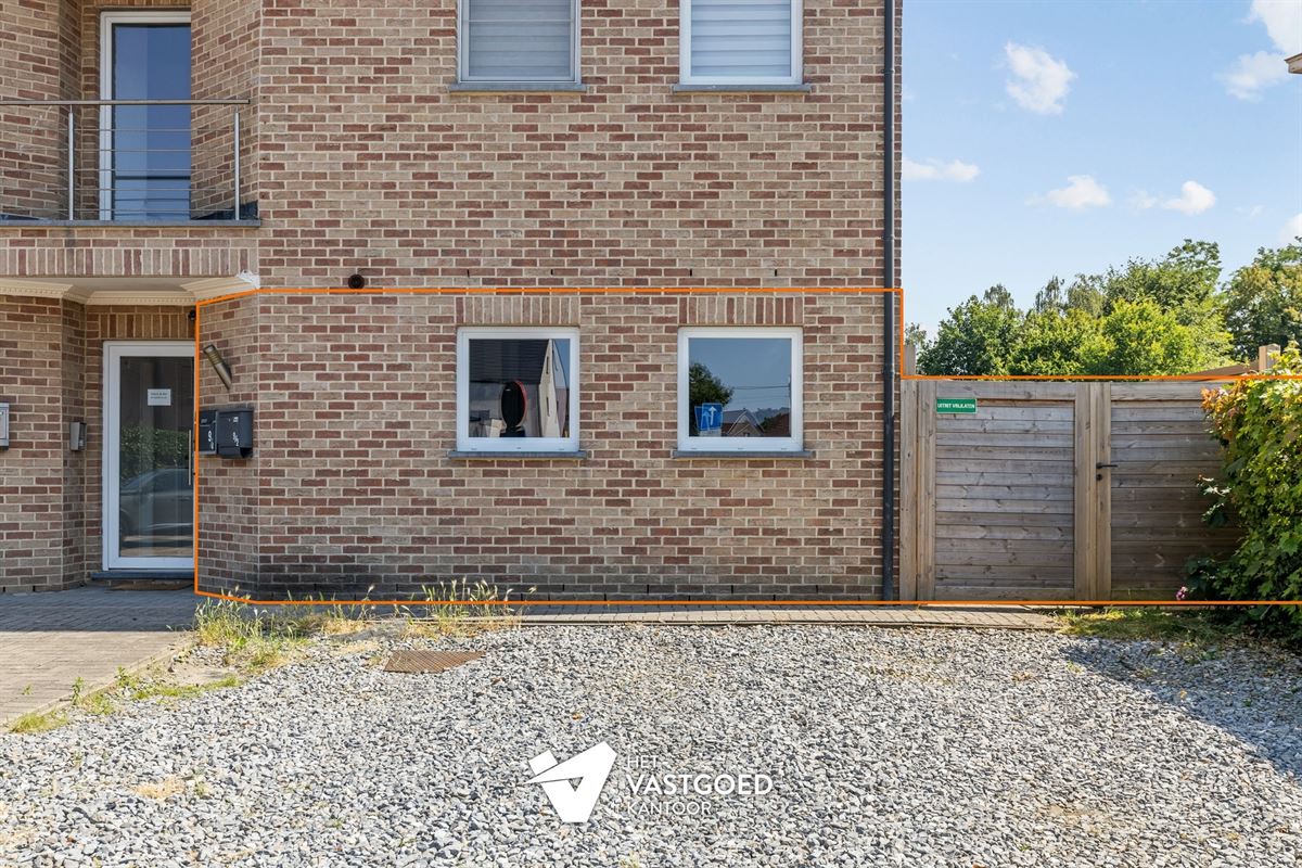 MOOI AFGEWERKT 2 SLAAPKAMER APPARTEMENT MET PRIVATIEVE TUIN EN AUTOSTAANPLAATS TE BEVERLO