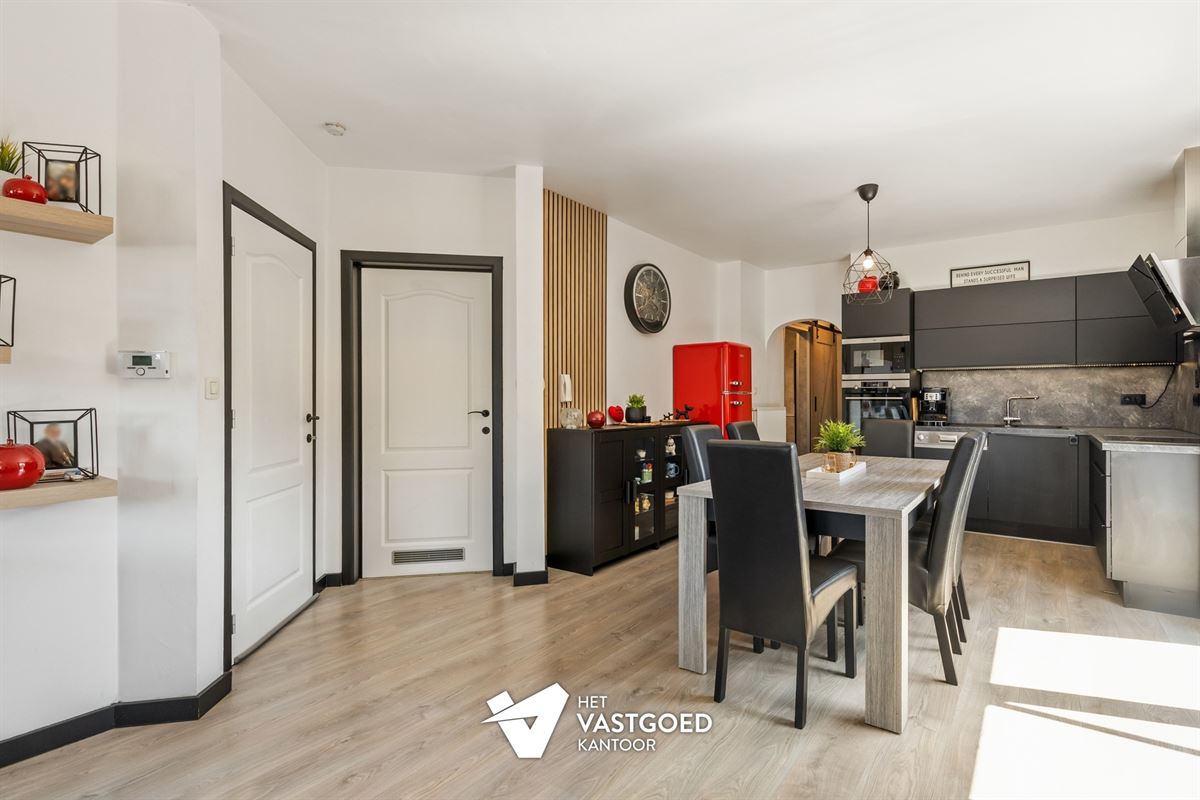 MOOI AFGEWERKT 2 SLAAPKAMER APPARTEMENT MET PRIVATIEVE TUIN EN AUTOSTAANPLAATS TE BEVERLO