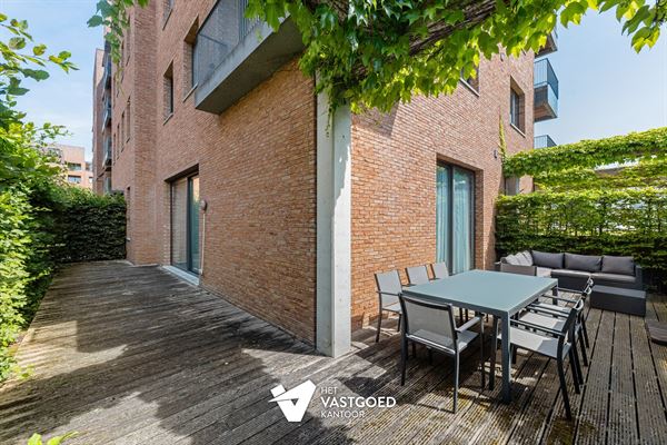 PRACHTIG GELEGEN GELIJKVLOERS APPARTEMENT MET 1 SLAAPKAMER EN ZEER RUIM TERRAS AAN DE KEMPISCHE KAAI TE HASSELT