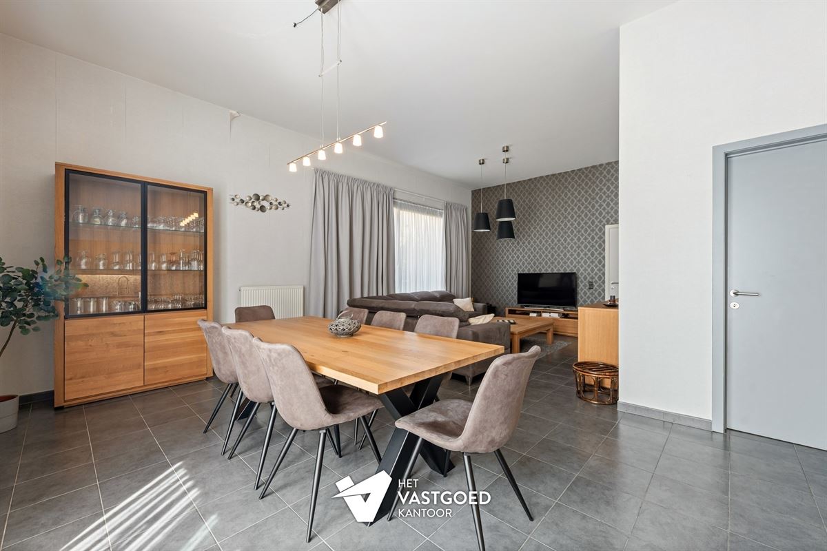 PRACHTIG GELEGEN GELIJKVLOERS APPARTEMENT (80M²) MET 1 SLAAPKAMER EN ZEER RUIM TERRAS AAN DE KEMPISCHE KAAI TE HASSELT