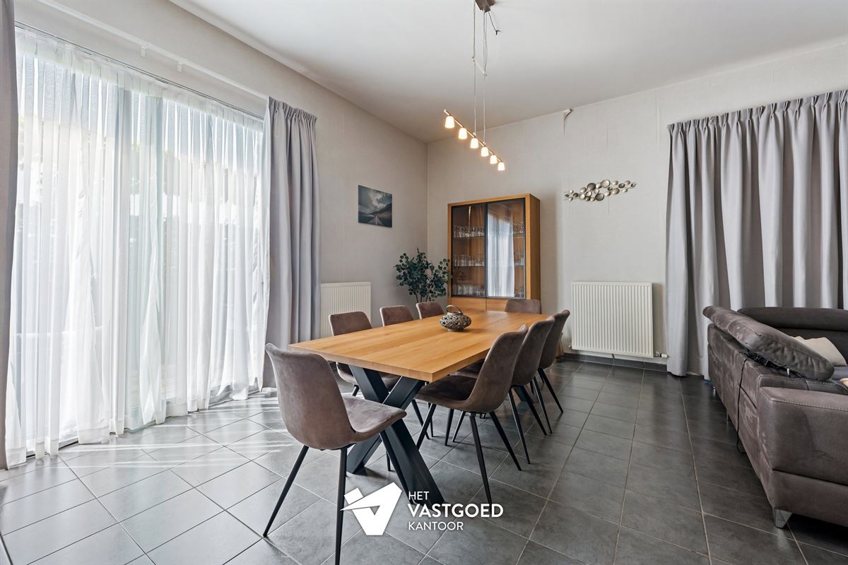 PRACHTIG GELEGEN GELIJKVLOERS APPARTEMENT (80M²) MET 1 SLAAPKAMER EN ZEER RUIM TERRAS AAN DE KEMPISCHE KAAI TE HASSELT